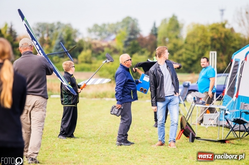 Zdjęcie w galerii na portalu naszraciborz.pl: Ogólnopolskie Zawody Modeli Szybowców Wyrzucanych z Ręki wiadomości z regionu