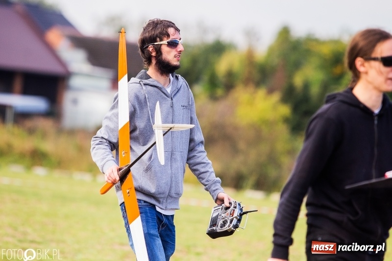 Zdjęcie w galerii na portalu naszraciborz.pl: Ogólnopolskie Zawody Modeli Szybowców Wyrzucanych z Ręki wiadomości z regionu