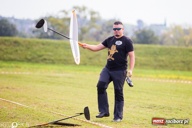 Zdjęcie w galerii na portalu naszraciborz.pl: Ogólnopolskie Zawody Modeli Szybowców Wyrzucanych z Ręki wiadomości z regionu