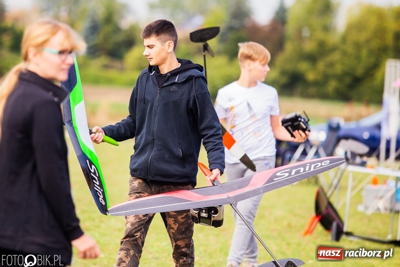 Zdjęcie w galerii na portalu naszraciborz.pl: Ogólnopolskie Zawody Modeli Szybowców Wyrzucanych z Ręki wiadomości z regionu