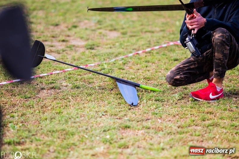 Zdjęcie w galerii na portalu naszraciborz.pl: Ogólnopolskie Zawody Modeli Szybowców Wyrzucanych z Ręki wiadomości z regionu