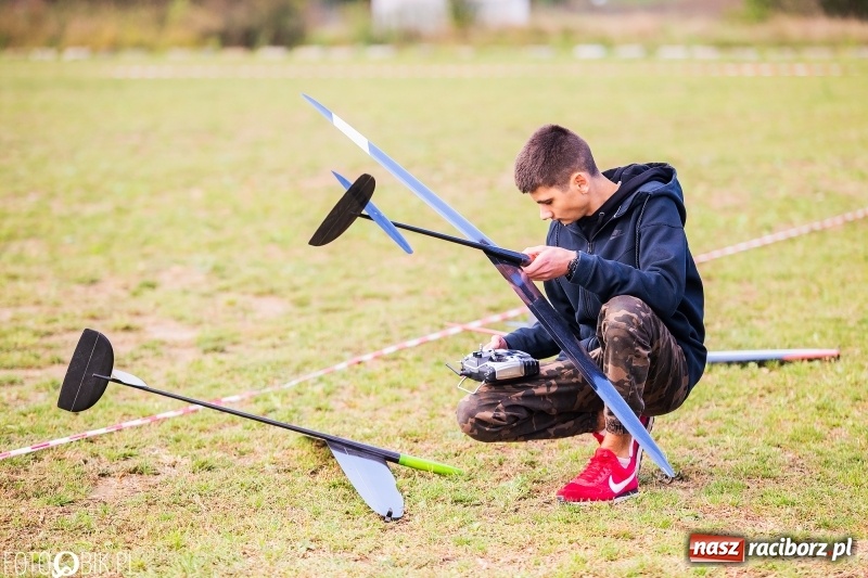 Zdjęcie w galerii na portalu naszraciborz.pl: Ogólnopolskie Zawody Modeli Szybowców Wyrzucanych z Ręki wiadomości z regionu
