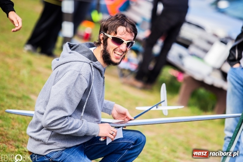 Zdjęcie w galerii na portalu naszraciborz.pl: Ogólnopolskie Zawody Modeli Szybowców Wyrzucanych z Ręki wiadomości z regionu