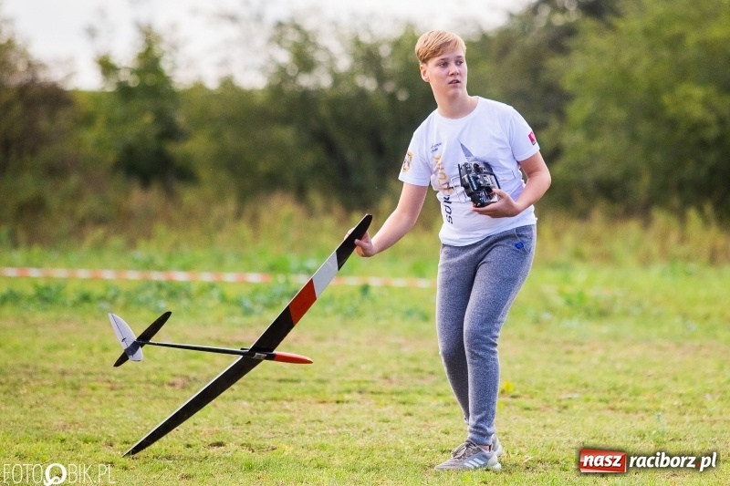 Zdjęcie w galerii na portalu naszraciborz.pl: Ogólnopolskie Zawody Modeli Szybowców Wyrzucanych z Ręki wiadomości z regionu