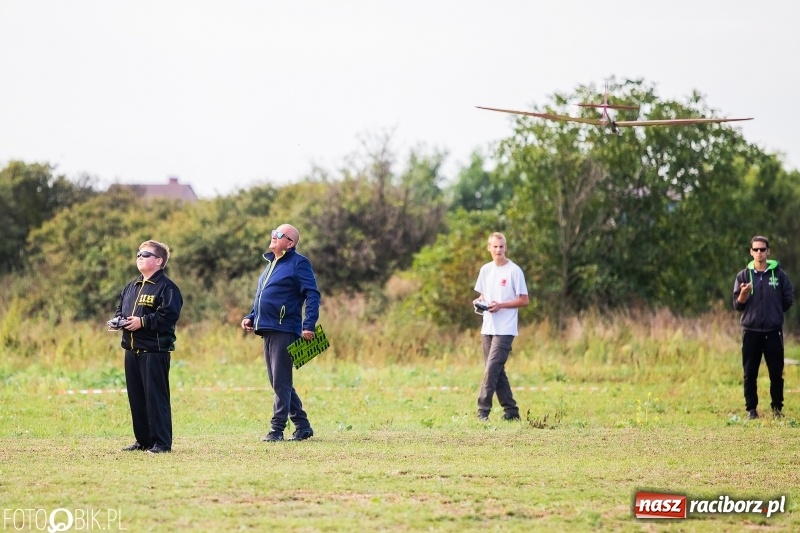 Zdjęcie w galerii na portalu naszraciborz.pl: Ogólnopolskie Zawody Modeli Szybowców Wyrzucanych z Ręki wiadomości z regionu