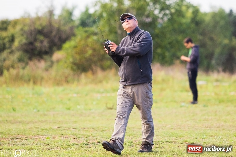 Zdjęcie w galerii na portalu naszraciborz.pl: Ogólnopolskie Zawody Modeli Szybowców Wyrzucanych z Ręki wiadomości z regionu