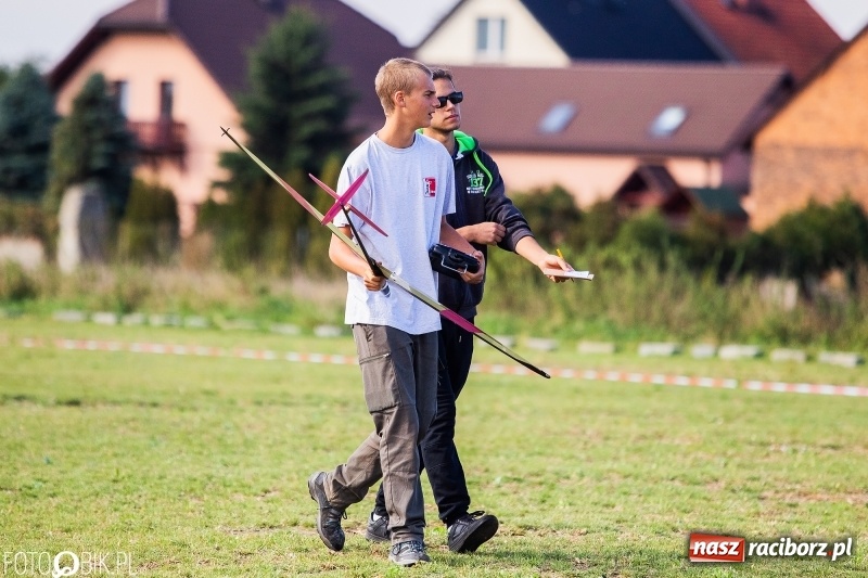 Zdjęcie w galerii na portalu naszraciborz.pl: Ogólnopolskie Zawody Modeli Szybowców Wyrzucanych z Ręki wiadomości z regionu