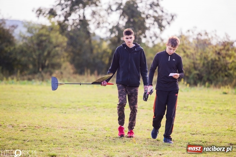 Zdjęcie w galerii na portalu naszraciborz.pl: Ogólnopolskie Zawody Modeli Szybowców Wyrzucanych z Ręki wiadomości z regionu