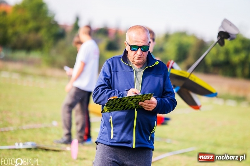 Zdjęcie w galerii na portalu naszraciborz.pl: Ogólnopolskie Zawody Modeli Szybowców Wyrzucanych z Ręki wiadomości z regionu