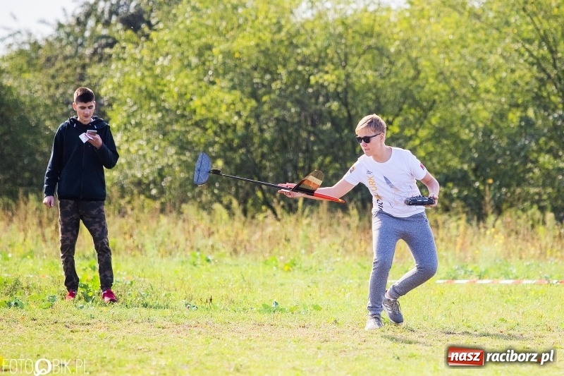 Zdjęcie w galerii na portalu naszraciborz.pl: Ogólnopolskie Zawody Modeli Szybowców Wyrzucanych z Ręki wiadomości z regionu