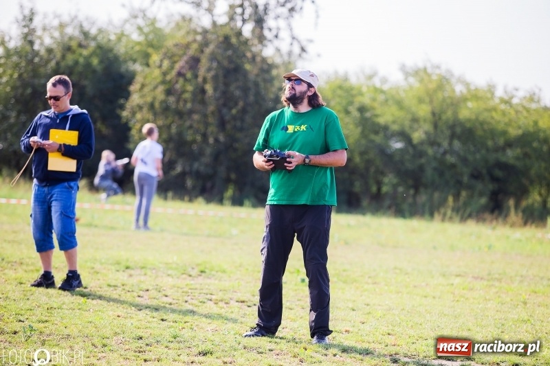 Zdjęcie w galerii na portalu naszraciborz.pl: Ogólnopolskie Zawody Modeli Szybowców Wyrzucanych z Ręki wiadomości z regionu