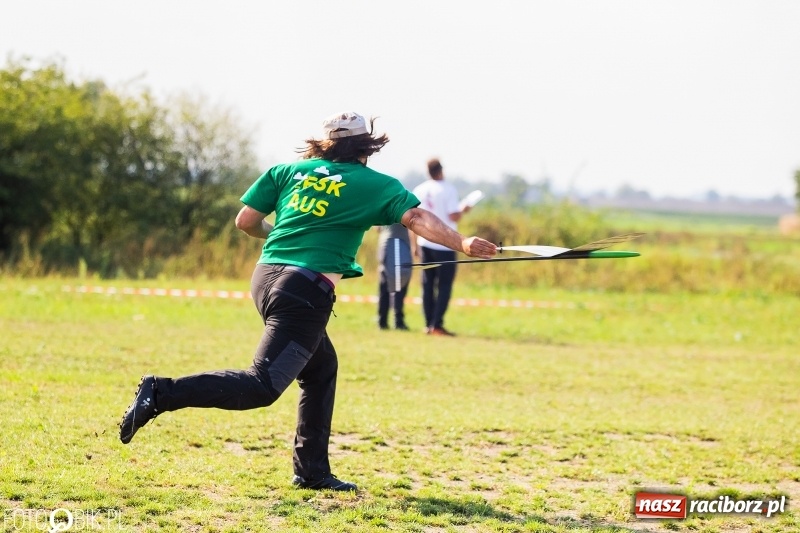 Zdjęcie w galerii na portalu naszraciborz.pl: Ogólnopolskie Zawody Modeli Szybowców Wyrzucanych z Ręki wiadomości z regionu