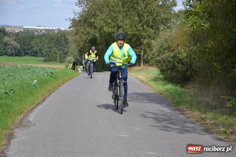 Zdjęcie w galerii na portalu naszraciborz.pl: Krzyżanowice. Rajd rowerowy na zakończenie sezonu wiadomości z regionu