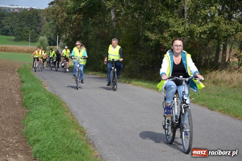 Zdjęcie w galerii na portalu naszraciborz.pl: Krzyżanowice. Rajd rowerowy na zakończenie sezonu wiadomości z regionu