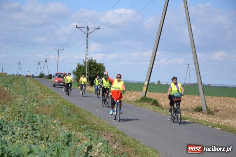 Zdjęcie w galerii na portalu naszraciborz.pl: Krzyżanowice. Rajd rowerowy na zakończenie sezonu wiadomości z regionu