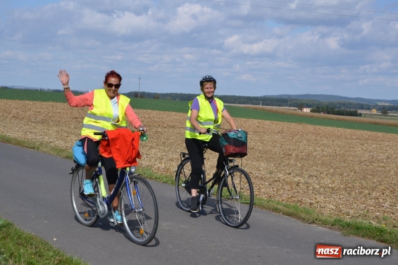 Zdjęcie w galerii na portalu naszraciborz.pl: Krzyżanowice. Rajd rowerowy na zakończenie sezonu wiadomości z regionu