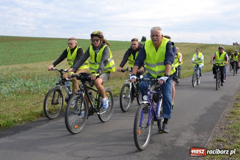 Zdjęcie w galerii na portalu naszraciborz.pl: Krzyżanowice. Rajd rowerowy na zakończenie sezonu wiadomości z regionu