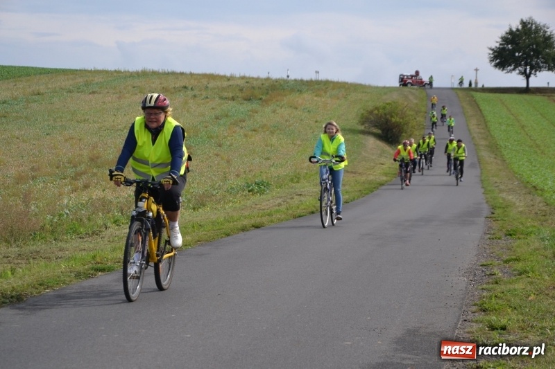 Zdjęcie w galerii na portalu naszraciborz.pl: Krzyżanowice. Rajd rowerowy na zakończenie sezonu wiadomości z regionu