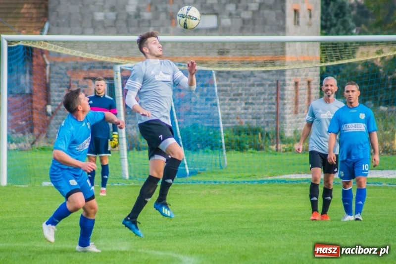 Zdjęcie w galerii na portalu naszraciborz.pl: Klasa okręgowa: Trzy do zera, Krzyżanowice żegnają outsidera wiadomości z regionu