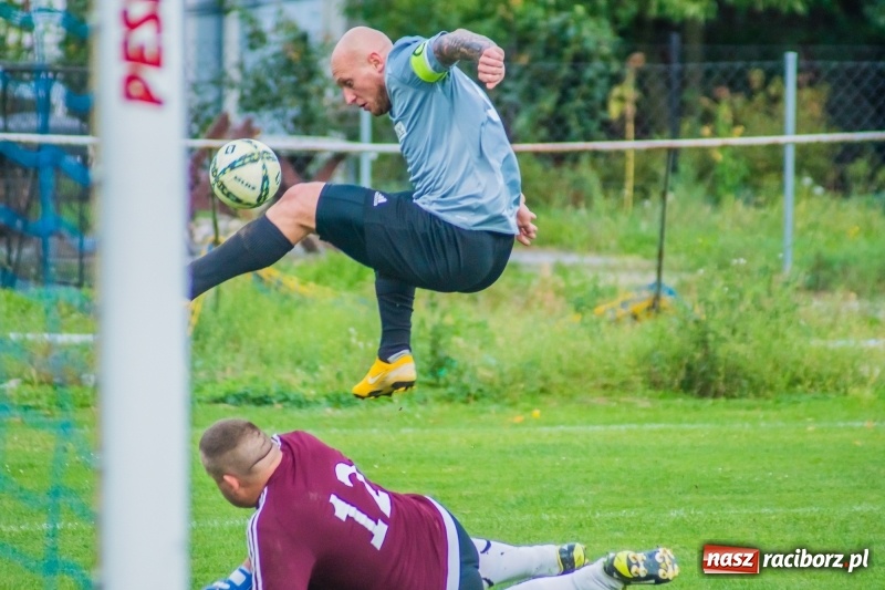 Zdjęcie w galerii na portalu naszraciborz.pl: Klasa okręgowa: Trzy do zera, Krzyżanowice żegnają outsidera wiadomości z regionu