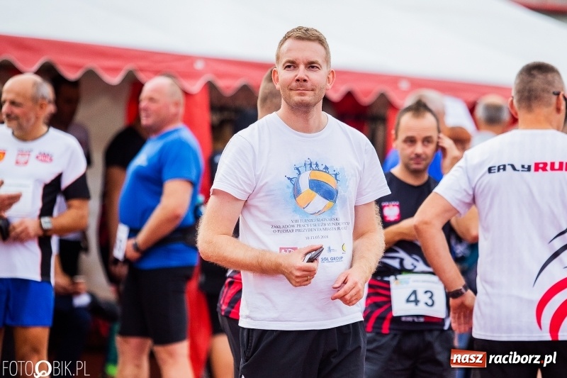 Zdjęcie w galerii na portalu naszraciborz.pl: Trwa 24 godzinny bieg na jubileusz grupy biegowej EasyRun Racibórz wiadomości z regionu
