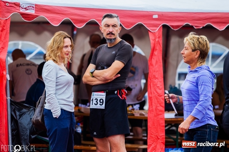 Zdjęcie w galerii na portalu naszraciborz.pl: Trwa 24 godzinny bieg na jubileusz grupy biegowej EasyRun Racibórz wiadomości z regionu