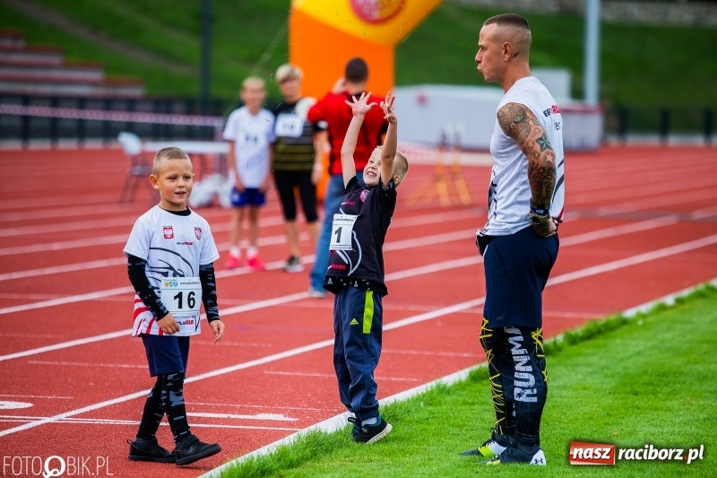 Zdjęcie w galerii na portalu naszraciborz.pl: Trwa 24 godzinny bieg na jubileusz grupy biegowej EasyRun Racibórz wiadomości z regionu