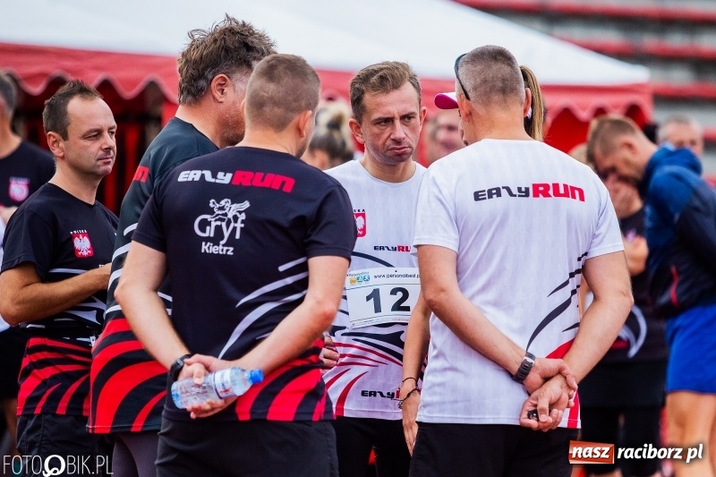 Zdjęcie w galerii na portalu naszraciborz.pl: Trwa 24 godzinny bieg na jubileusz grupy biegowej EasyRun Racibórz wiadomości z regionu