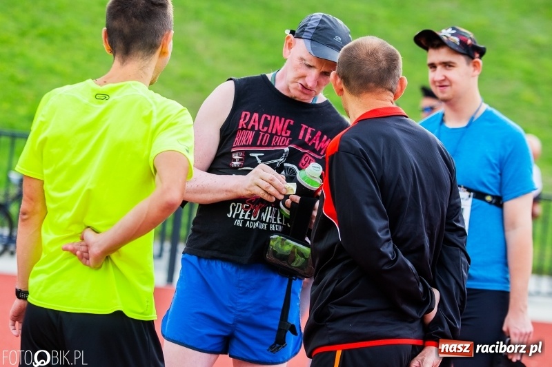 Zdjęcie w galerii na portalu naszraciborz.pl: Trwa 24 godzinny bieg na jubileusz grupy biegowej EasyRun Racibórz wiadomości z regionu