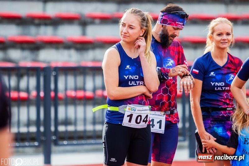 Zdjęcie w galerii na portalu naszraciborz.pl: Trwa 24 godzinny bieg na jubileusz grupy biegowej EasyRun Racibórz wiadomości z regionu