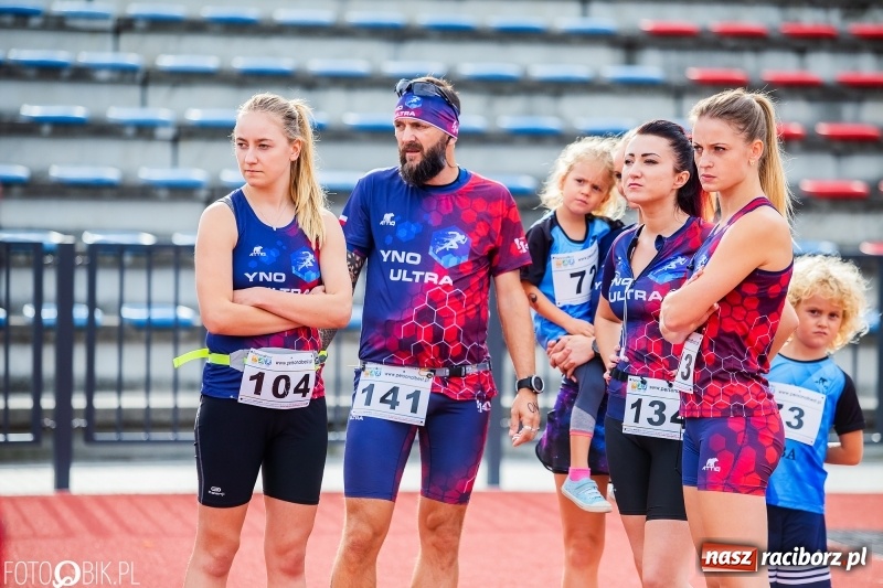 Zdjęcie w galerii na portalu naszraciborz.pl: Trwa 24 godzinny bieg na jubileusz grupy biegowej EasyRun Racibórz wiadomości z regionu