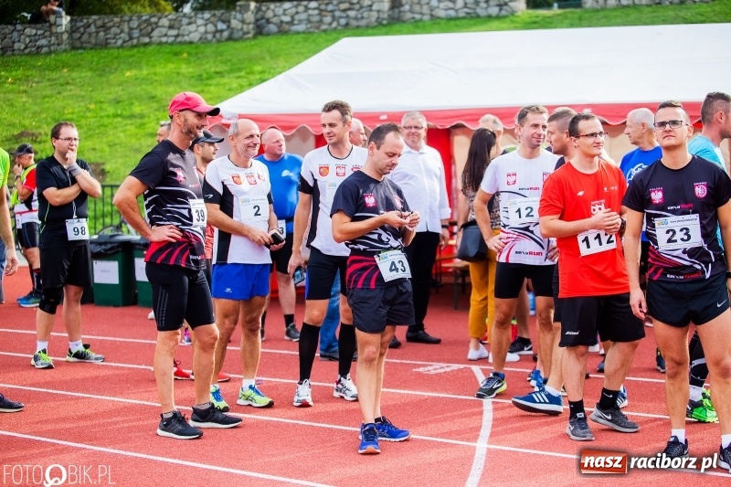 Zdjęcie w galerii na portalu naszraciborz.pl: Trwa 24 godzinny bieg na jubileusz grupy biegowej EasyRun Racibórz wiadomości z regionu