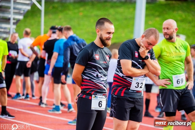 Zdjęcie w galerii na portalu naszraciborz.pl: Trwa 24 godzinny bieg na jubileusz grupy biegowej EasyRun Racibórz wiadomości z regionu