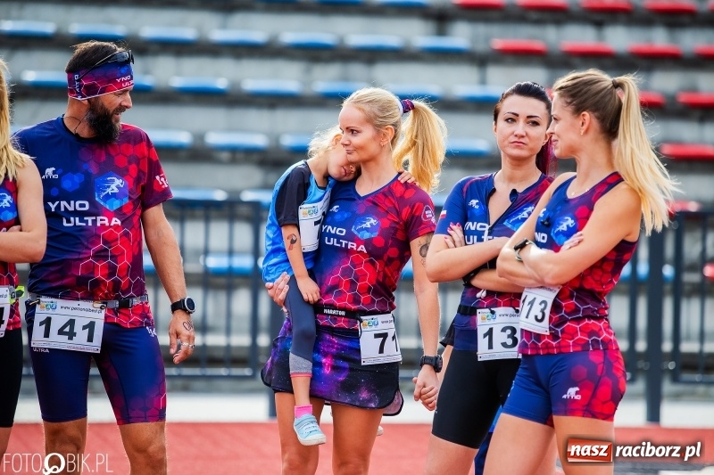 Zdjęcie w galerii na portalu naszraciborz.pl: Trwa 24 godzinny bieg na jubileusz grupy biegowej EasyRun Racibórz wiadomości z regionu