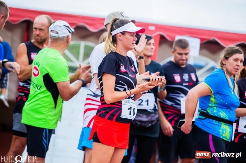 Zdjęcie w galerii na portalu naszraciborz.pl: Trwa 24 godzinny bieg na jubileusz grupy biegowej EasyRun Racibórz wiadomości z regionu