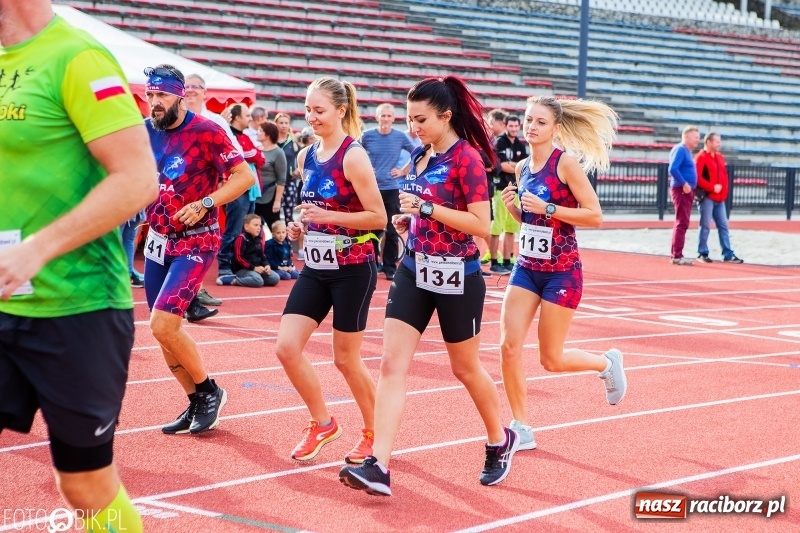 Zdjęcie w galerii na portalu naszraciborz.pl: Trwa 24 godzinny bieg na jubileusz grupy biegowej EasyRun Racibórz wiadomości z regionu