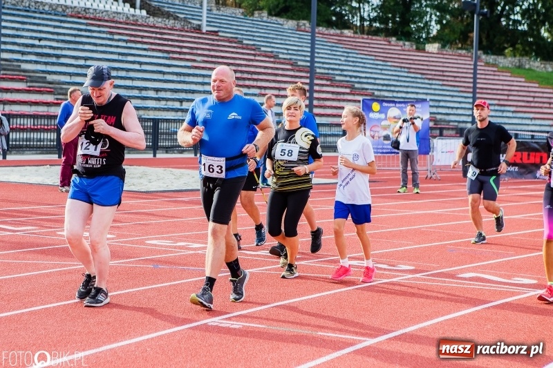 Zdjęcie w galerii na portalu naszraciborz.pl: Trwa 24 godzinny bieg na jubileusz grupy biegowej EasyRun Racibórz wiadomości z regionu