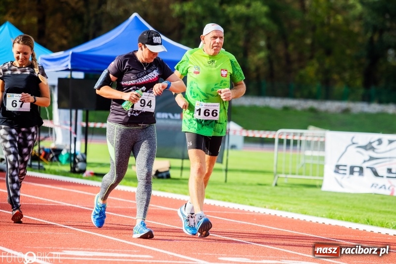 Zdjęcie w galerii na portalu naszraciborz.pl: Trwa 24 godzinny bieg na jubileusz grupy biegowej EasyRun Racibórz wiadomości z regionu