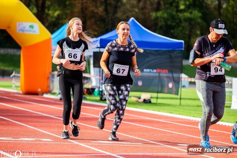 Zdjęcie w galerii na portalu naszraciborz.pl: Trwa 24 godzinny bieg na jubileusz grupy biegowej EasyRun Racibórz wiadomości z regionu