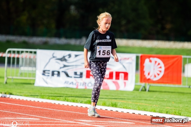 Zdjęcie w galerii na portalu naszraciborz.pl: Trwa 24 godzinny bieg na jubileusz grupy biegowej EasyRun Racibórz wiadomości z regionu