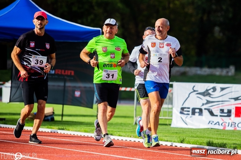 Zdjęcie w galerii na portalu naszraciborz.pl: Trwa 24 godzinny bieg na jubileusz grupy biegowej EasyRun Racibórz wiadomości z regionu