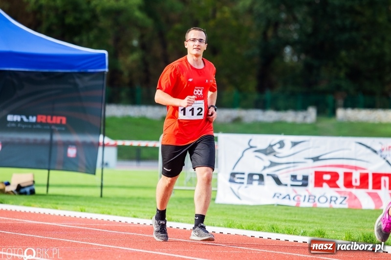 Zdjęcie w galerii na portalu naszraciborz.pl: Trwa 24 godzinny bieg na jubileusz grupy biegowej EasyRun Racibórz wiadomości z regionu
