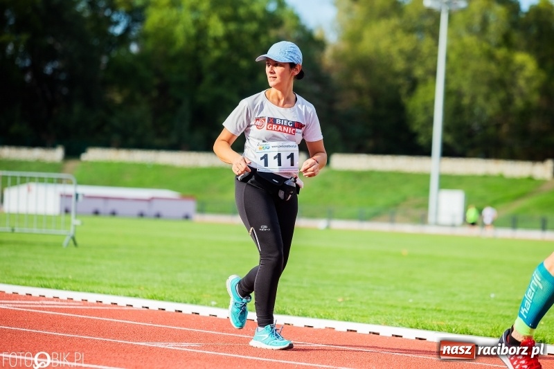 Zdjęcie w galerii na portalu naszraciborz.pl: Trwa 24 godzinny bieg na jubileusz grupy biegowej EasyRun Racibórz wiadomości z regionu