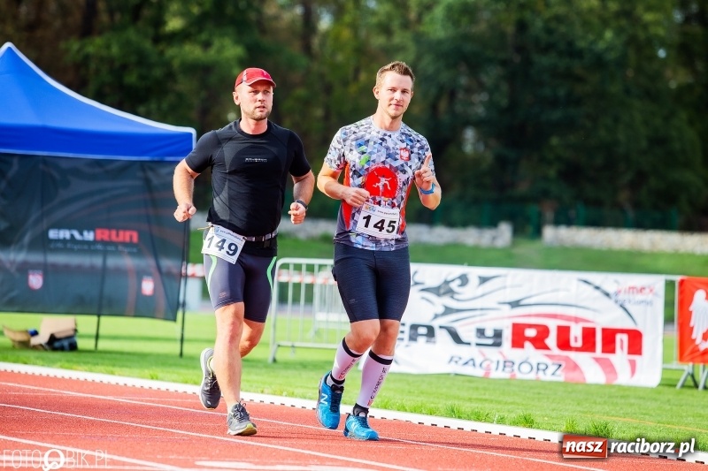 Zdjęcie w galerii na portalu naszraciborz.pl: Trwa 24 godzinny bieg na jubileusz grupy biegowej EasyRun Racibórz wiadomości z regionu