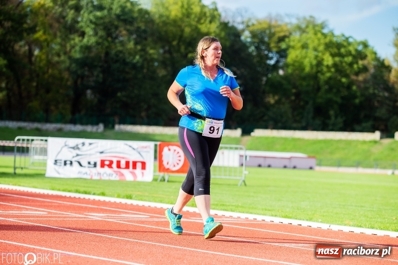 Zdjęcie w galerii na portalu naszraciborz.pl: Trwa 24 godzinny bieg na jubileusz grupy biegowej EasyRun Racibórz wiadomości z regionu