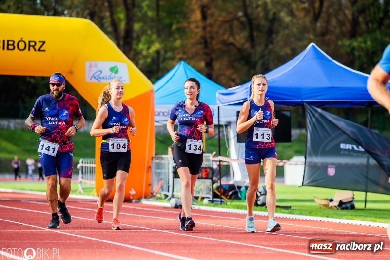 Zdjęcie w galerii na portalu naszraciborz.pl: Trwa 24 godzinny bieg na jubileusz grupy biegowej EasyRun Racibórz wiadomości z regionu