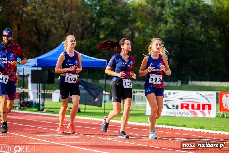 Zdjęcie w galerii na portalu naszraciborz.pl: Trwa 24 godzinny bieg na jubileusz grupy biegowej EasyRun Racibórz wiadomości z regionu