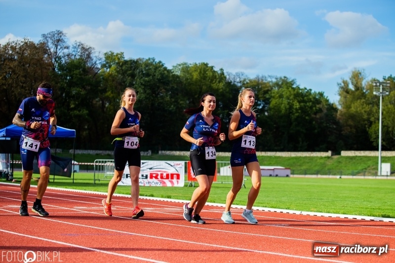 Zdjęcie w galerii na portalu naszraciborz.pl: Trwa 24 godzinny bieg na jubileusz grupy biegowej EasyRun Racibórz wiadomości z regionu