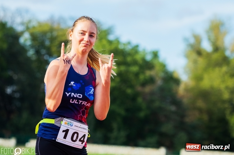 Zdjęcie w galerii na portalu naszraciborz.pl: Trwa 24 godzinny bieg na jubileusz grupy biegowej EasyRun Racibórz wiadomości z regionu
