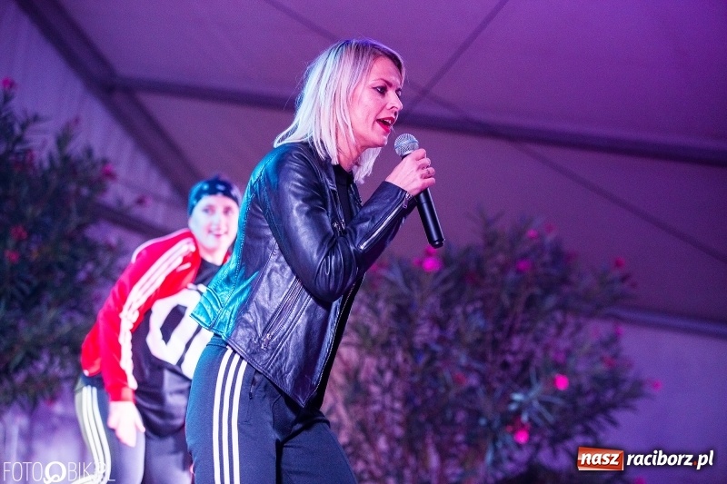 Zdjęcie w galerii na portalu naszraciborz.pl: Mandaryna gwiazdą pierwszego dnia dożynek w Raszczycach wiadomości z regionu